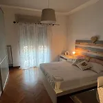 Residenza Delle Farfalle-Tripla Con Bagno Privato E Matrimoniale Con Bagno Condiviso