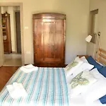 Residenza Delle Farfalle-Tripla Con Bagno Privato E Matrimoniale Con Bagno Condiviso