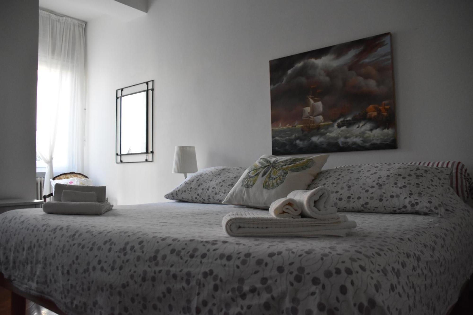 Residenza Delle Farfalle-tripla Con Bagno Privato E Matrimoniale Con Bagno Condiviso