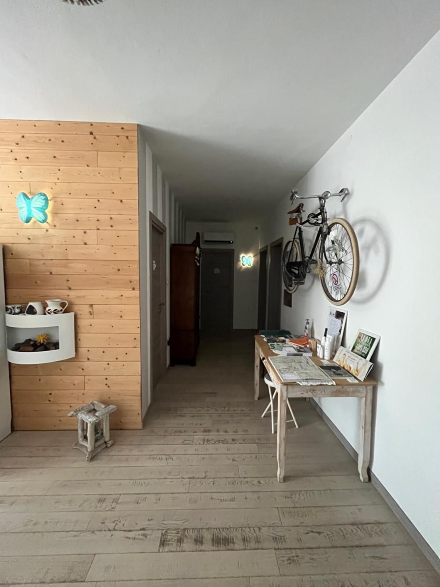 Affittacamere Residenza Delle Farfalle-tripla Con Bagno Privato E Matrimoniale Con Bagno Condiviso *