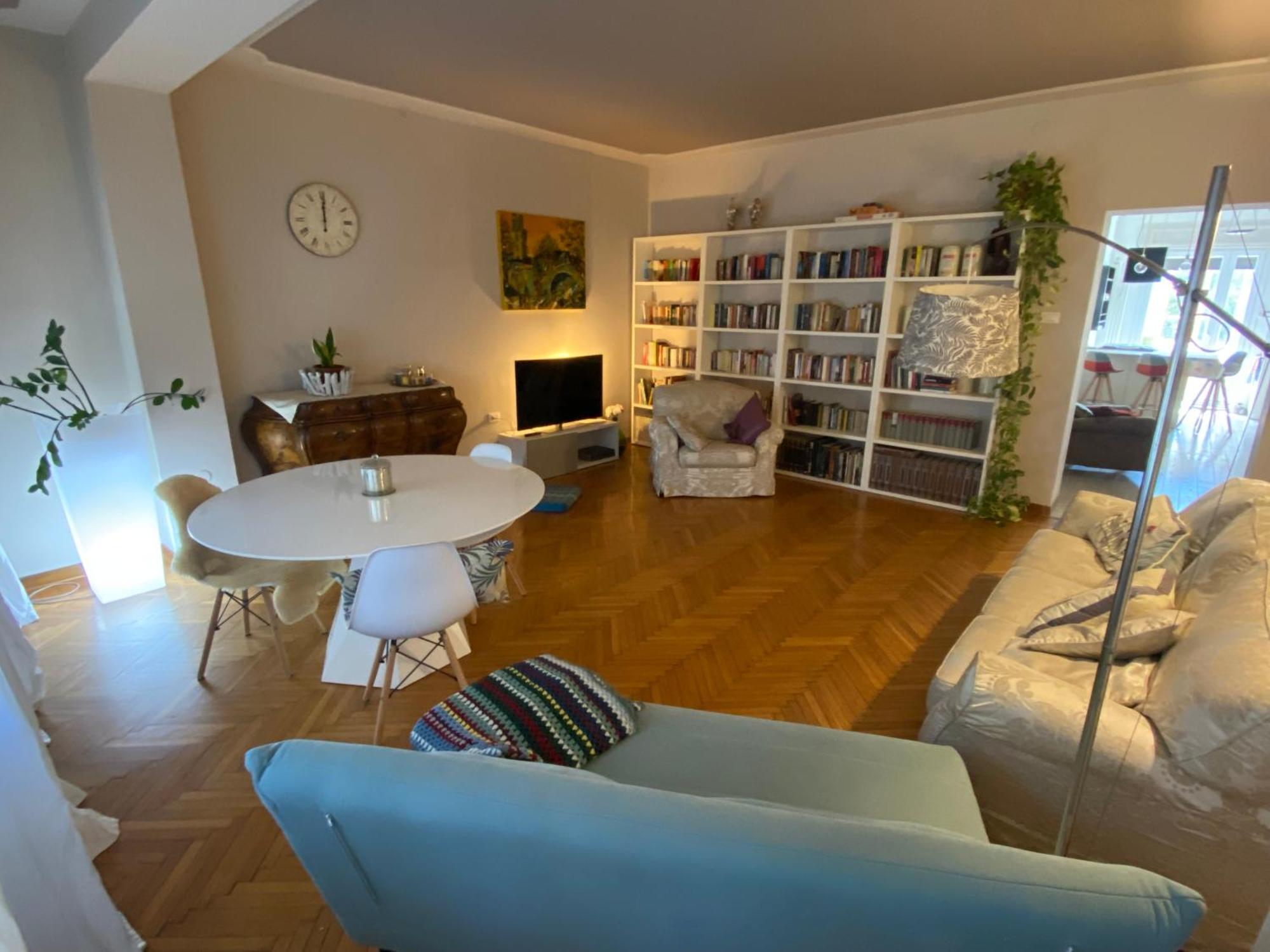 Residenza Delle Farfalle-tripla Con Bagno Privato E Matrimoniale Con Bagno Condiviso *