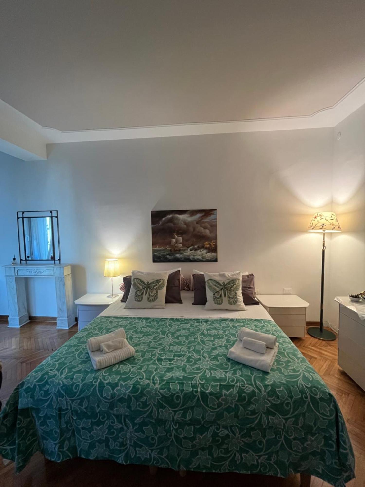Affittacamere Residenza Delle Farfalle-tripla Con Bagno Privato E Matrimoniale Con Bagno Condiviso *