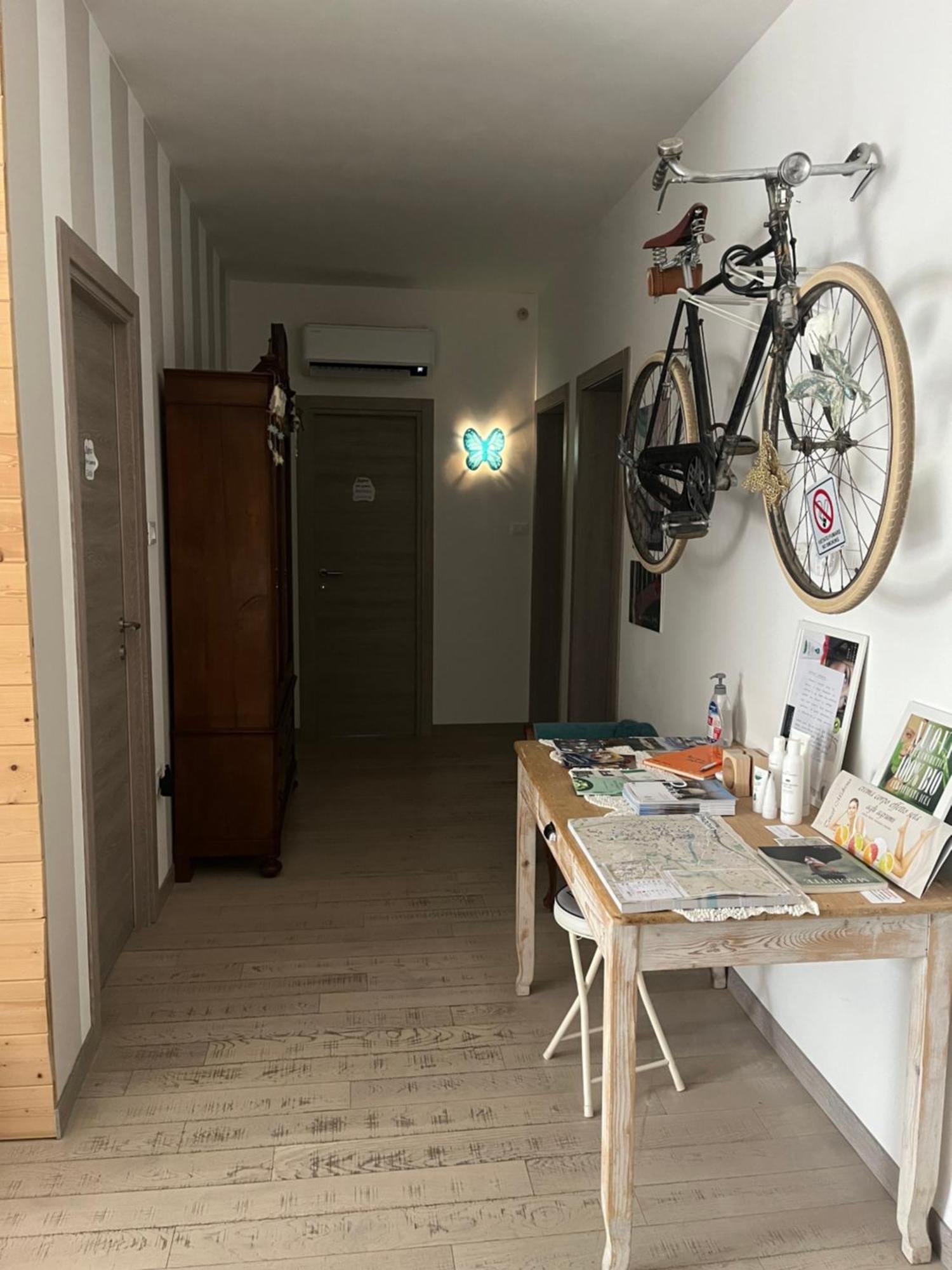 Affittacamere Residenza Delle Farfalle-tripla Con Bagno Privato E Matrimoniale Con Bagno Condiviso