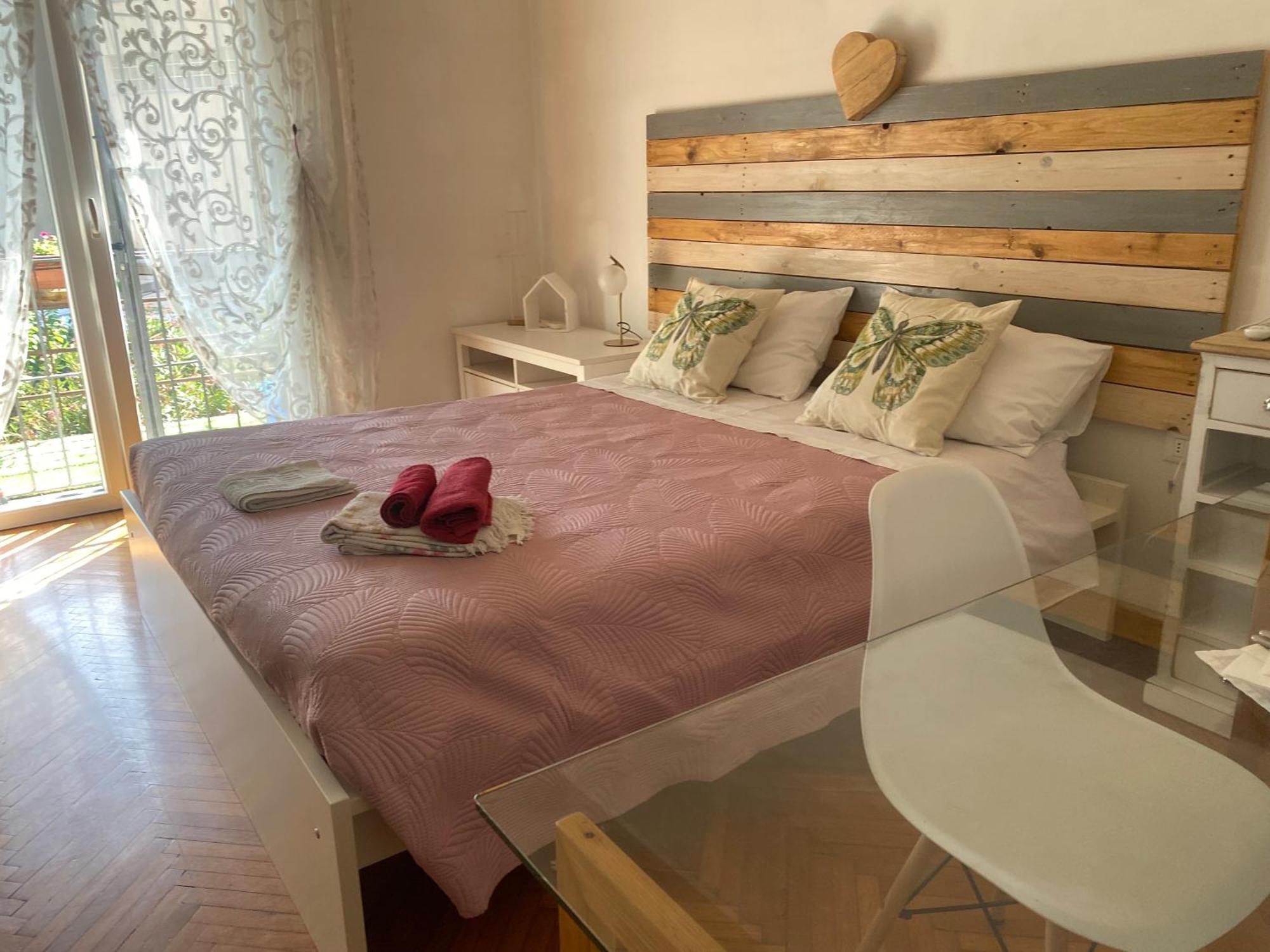Residenza Delle Farfalle-tripla Con Bagno Privato E Matrimoniale Con Bagno Condiviso Affittacamere