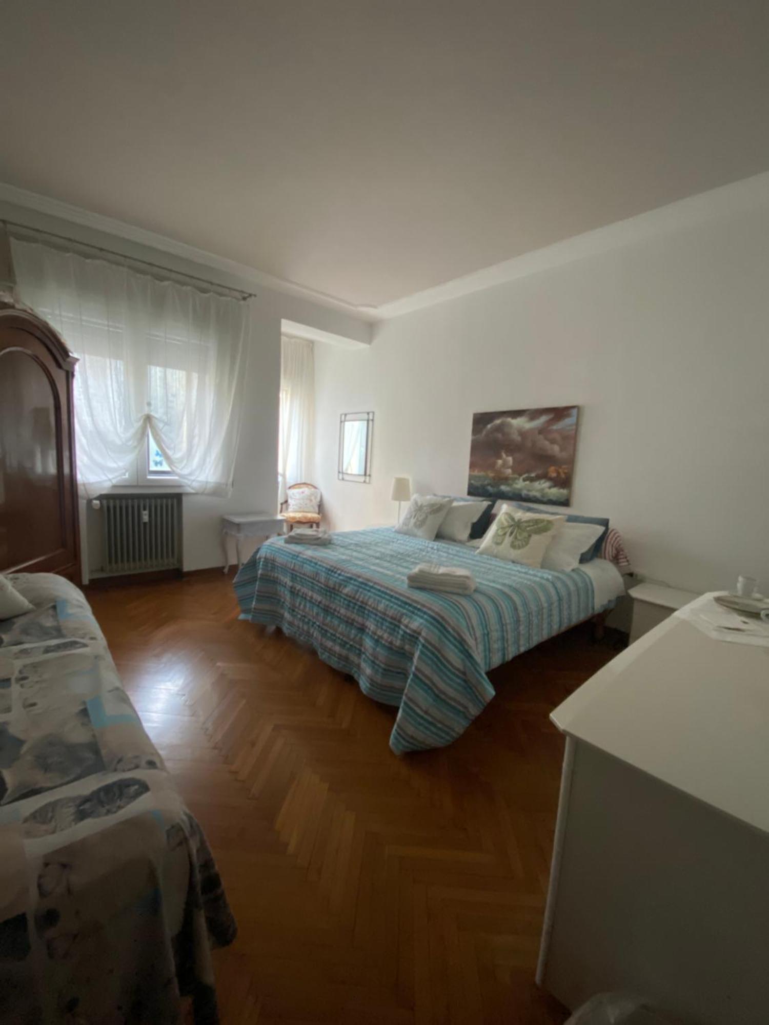 Affittacamere Residenza Delle Farfalle-tripla Con Bagno Privato E Matrimoniale Con Bagno Condiviso *