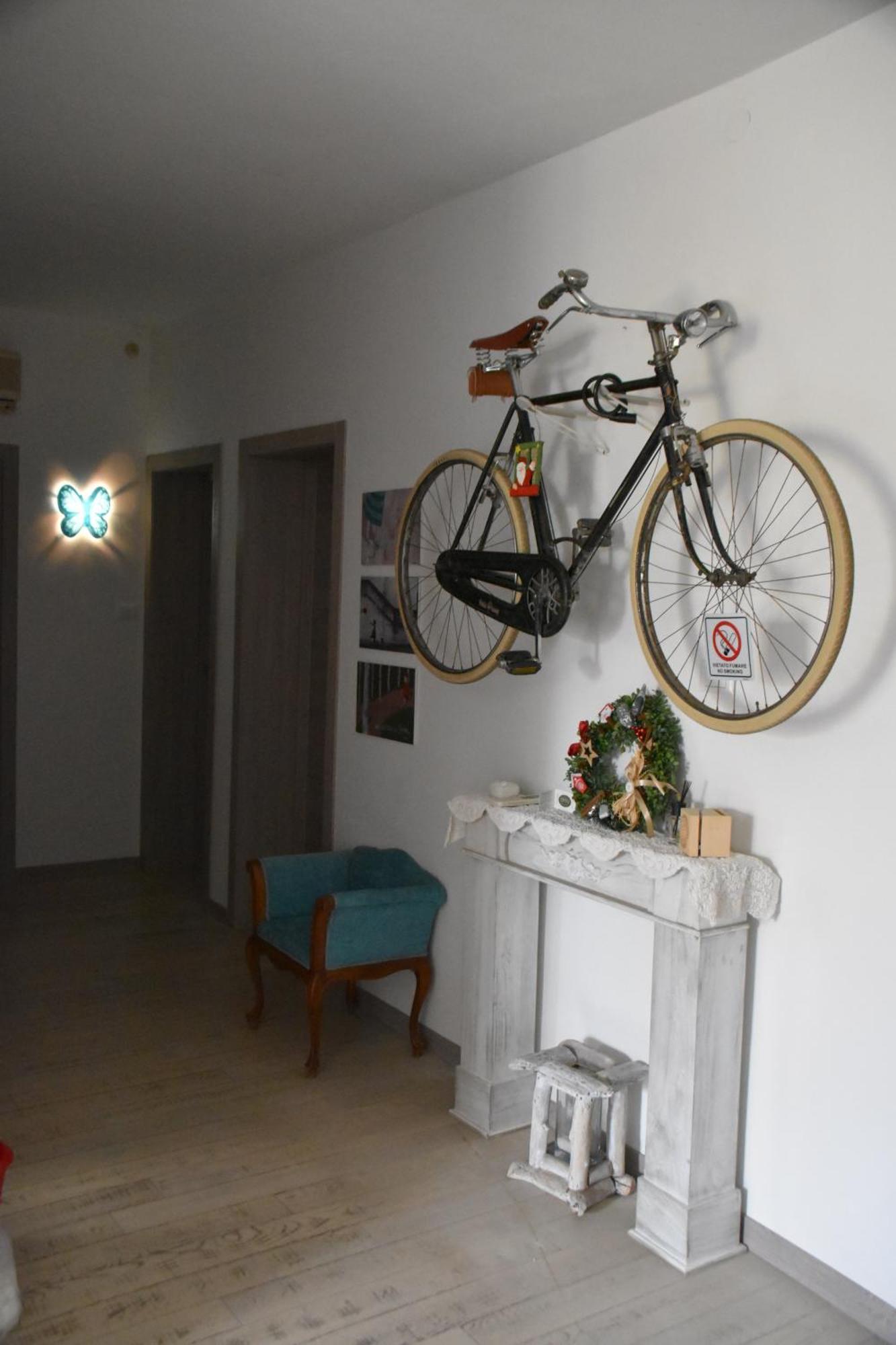 Residenza Delle Farfalle-tripla Con Bagno Privato E Matrimoniale Con Bagno Condiviso *